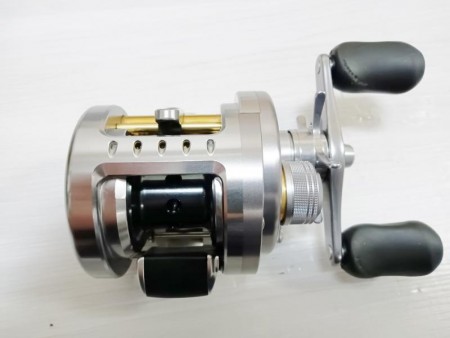 SHIMANO シマノ '10 カルカッタ コンクエスト 100DC 【中古Bランク】