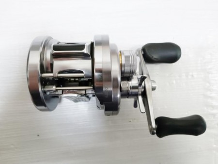 SHIMANO シマノ '10 カルカッタ コンクエスト 100DC 【中古Bランク】